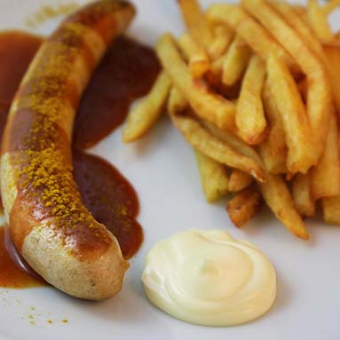 Currywurst, Pommes